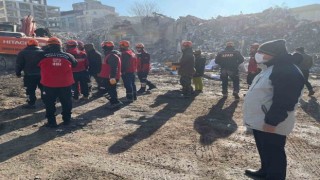 Rektör Sözbir depremzedelerin acısını paylaştı