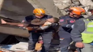 Rizeden deprem bölgelerine giden ekip 10 kişiyi enkazdan sağ çıkardı