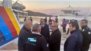 Rodos Adasından gönderilen yardımları Kaymakam Karaman karşıladı