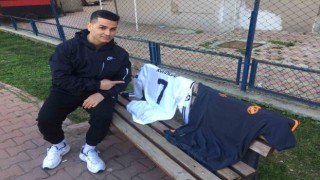 Ronaldo formalarını depremzedeler için satışa çıkardı