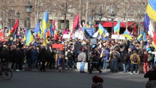 Rusya, Ukrayna savaşının 1. yıldönümünde Fransada protesto edildi