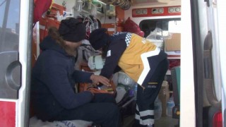 Sağlık personeli Hatayın köylerini tek tek dolaşarak depremzedelere ulaşıyor