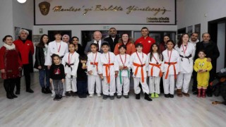 Şampiyon karateciler Başkan Gümüşü ziyaret etti