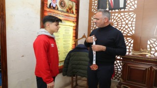 Şampiyon sporcu ödüllendirildi