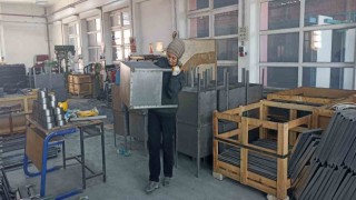 Samsundaki liseden depremzedeler için seyyar tuvalet ve soba