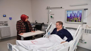 Sancaktepe Belediye Başkanı Şeyma Döğücüden hastandeki depremzedelere ziyaret