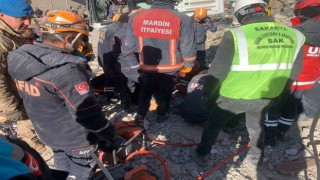 Şanlıurfada baba ve oğlu 56 saat sonra enkazdan sağ çıkarıldı