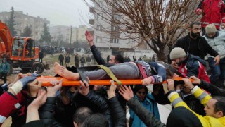 Şanlıurfada enkaz altından 2 kişi böyle kurtarıldı