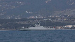 Savaş gemileri İskenderun körfezinde