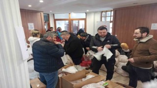 Sel felaketi yaşayan Bozkurttan depremzedelere yardım