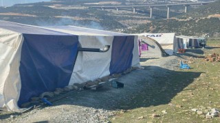Şenoba Belediyesi, deprem bölgesine günde 3 öğün 2 bin kişilik sıcak yemek dağıtıyor