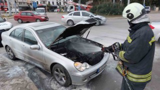Seyir halindeki otomobilde yangın çıktı