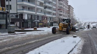 Siirt belediyesi kent genelinde kar temizleme çalışmalarına başladı
