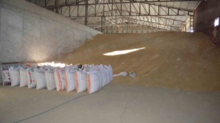 Siirtten deprem bölgesinde 2 tır yem gönderildi
