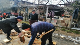 Sındırgıdan deprem bölgesine odun desteği