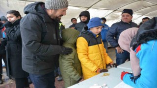 Sındırgılı çocuklar kumbaralardaki paralarını bağışlıyor