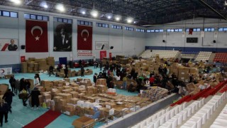 Sinoptan depremzedelere 43 araç dolusu yardım