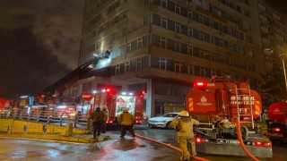 Şişlide 8 katlı boş binanın 2nci katı alev alev yandı