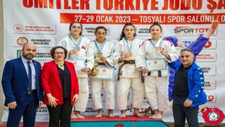 Sivaslı Judocular Osmaniyede Sivas rüzgarı estirdi