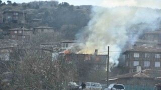 Sobadan çıkan yangında evde bulunan tüpler patladı, köyü korku sardı