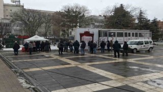 Soğuk havaya rağmen kan bağışı kuyruğu devam ediyor