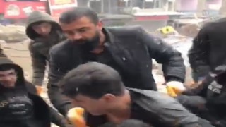 Sosyal medyadan yardım isteyen genç enkaz altından böyle kurtarıldı