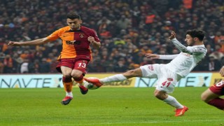 Spor Toto Süper Lig: Galatasararay: 1 - Ümraniyespor: 2 (İlk yarı)