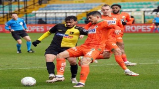Spor Toto Süper Lig: İstanbulspor: 0 - Alanyaspor: 0 (İlk yarı)