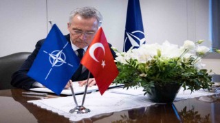 Stoltenberg, Türkiyenin NATO Daimi Temsilciliğinde taziye defterini imzaladı