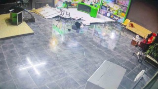 Stüdyoda deprem anı kamerada