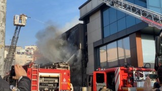 Sultangazide avize deposu alev alev yandı