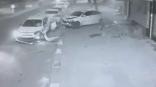 Sultangazide çarptığı aracı kaldırıma fırlatıp onun yerine park etti