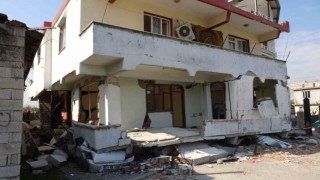 Suriyede evi bombalandı, Türkiyede depremde yıkıldı