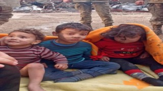 Suriyeli 3 kardeş enkaz altından askerler tarafından sağ çıkarıldı