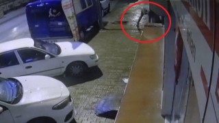 Tabancayı gizlerken önce güvenlik kameralarına sonra polise yakalandı
