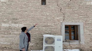 Tadilattaki Ulu Caminin duvarlarındaki çatlaklar Kahramanmaraş depreminden sonra genişledi