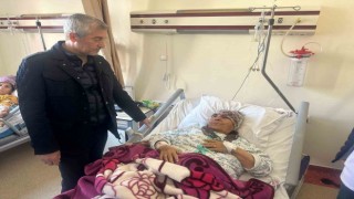 Tahmazoğlu yaralı depremzedeleri hastanede ziyaret etti
