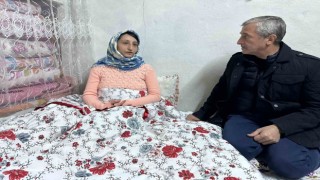 Tahmazoğludan göçük altından çıkarılan depremzedeye ziyaret