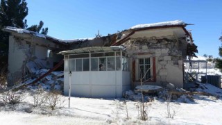 Tarihi Mitadiye Camii depreme dayanamadı