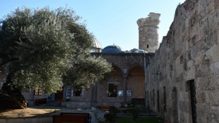 Tarihi Sarı Selim Camiinin minaresi asrın felaketine dayanamadı