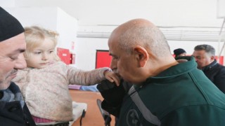 Tarım ve Orman Bakanı Kirişci, Tufanbeylide depremzedeleri ziyaret etti