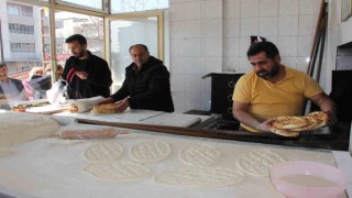 Taş fırınlarda pide ekmek yapımına başlanıldı