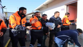 Temizlik personellerinden depremzedelere yürek ısıtan yardım