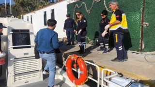 Ticari gemide rahatsızlanan vatandaşa tıbbi tahliye