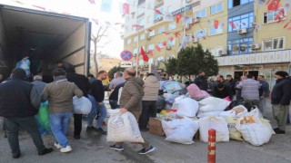 Toroslar Belediyesi, 3üncü yardım tırını ve 5 transit aracı deprem bölgesine gönderdi