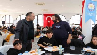Toroslar Belediyesi depremzedelerin yanında