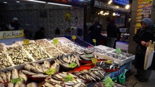 Trabzonda balık av sezonu sonuna doğru tezgahlarda çeşit bolluğu