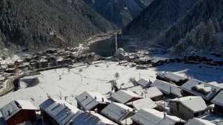 Trabzonda kar: 24 mahalle yolunda karla mücadele sürüyor