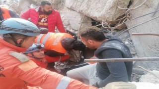 TTK Kandilli ekibi 2 kişiyi enkazdan kurtardı