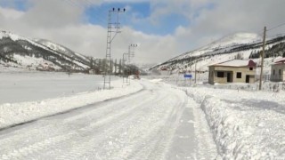 Tufanbeyli Tomarza yolu tipi nedeni ile trafiğe kapatıldı